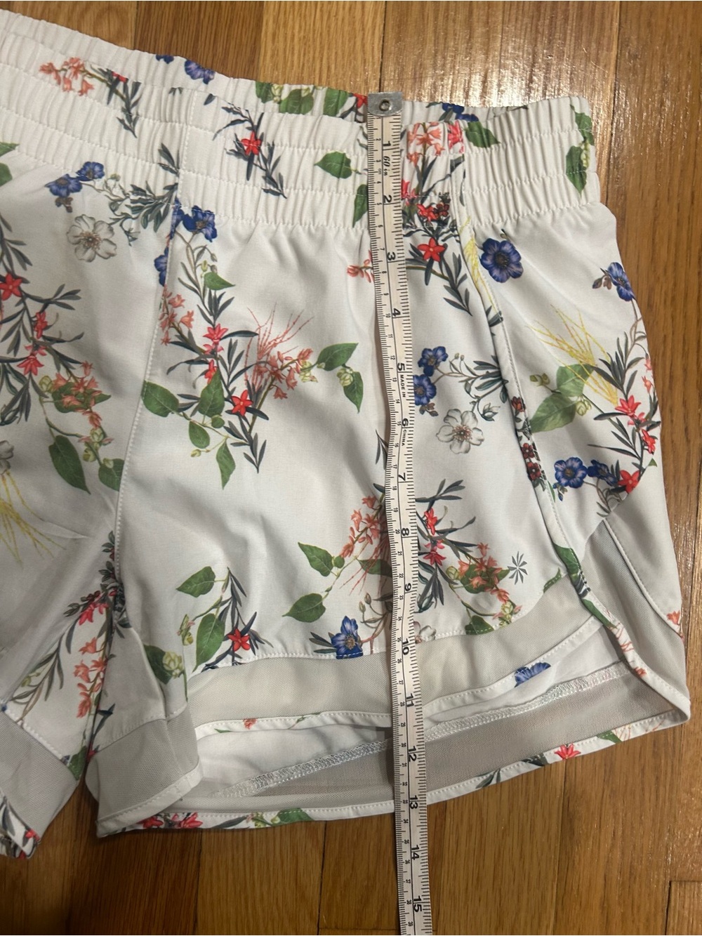 Athleta Printed Mesh Racer Run Shorts 4" in White Botanics Women's Size Small - Picture 4 of 9